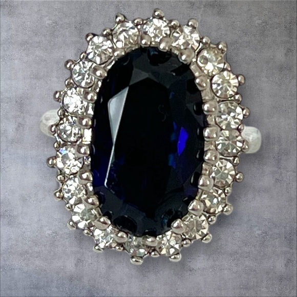 Large sapphire CZ statement ring stainless steel - Picture 3 of 8